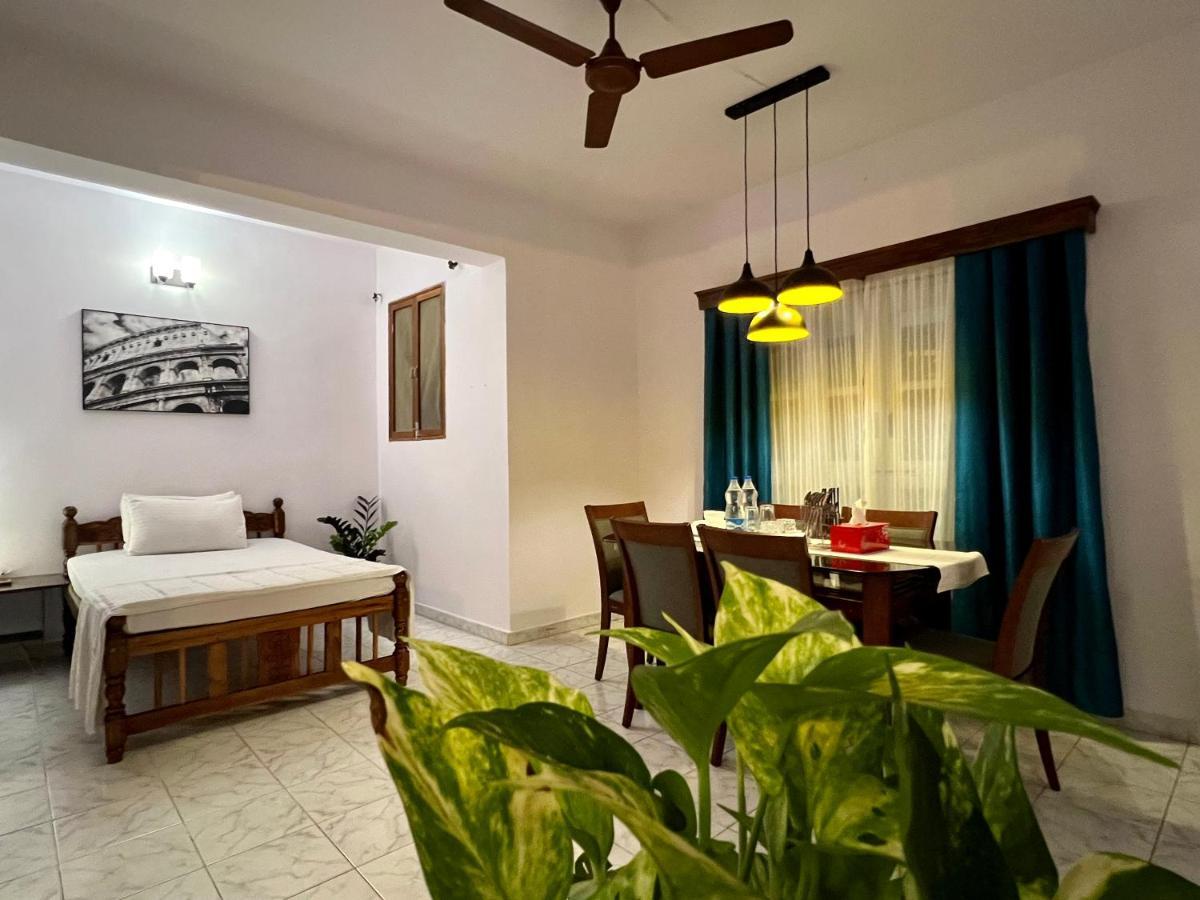 Villa By The Beach Goa Бенаулим Экстерьер фото